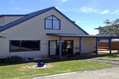 Photo of property in 2/274 Rangatira Road, Beach Haven, Auckland, 0626