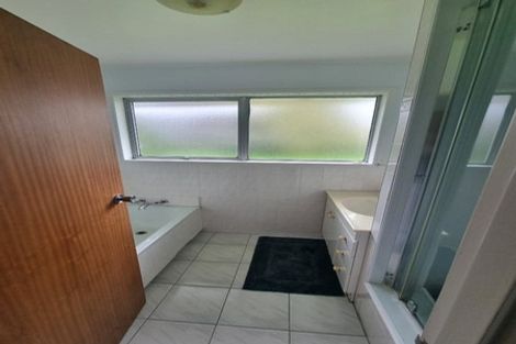 Photo of property in 19 Cascades Road, Pakuranga Heights, Auckland, 2010