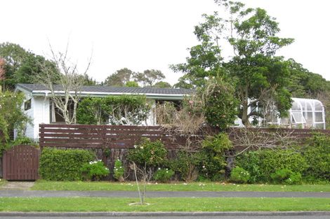 Photo of property in 4 Lindaver Grove, Merrilands, New Plymouth, 4312
