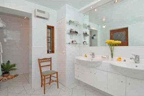 Photo of property in 64 Hawker Street, Mount Victoria, Wellington, 6011