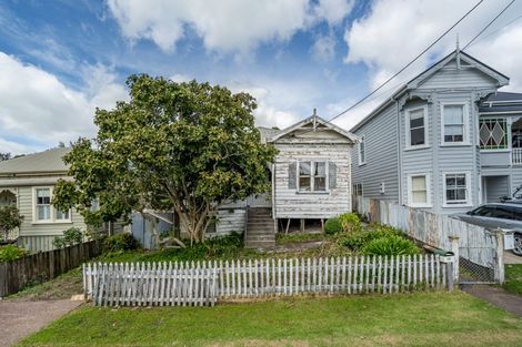 Photo of property in 19 Saint Leonards Road, Devonport, Auckland, 0624