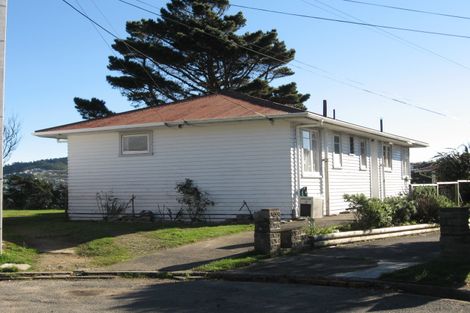 Photo of property in 11 Dunmail Way, Newlands, Wellington, 6037