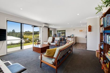 Photo of property in 19 Rauta Way, Helensville, 0800