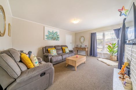 Photo of property in 5 Willow Grove, Wainuiomata, Lower Hutt, 5014