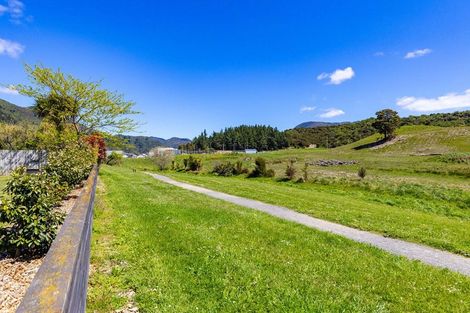 Photo of property in 11 Glentui Place, Waikawa, Picton, 7220