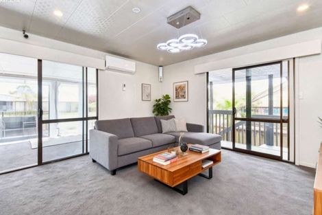 Photo of property in 2/10 Nearco Street, Randwick Park, Auckland, 2105