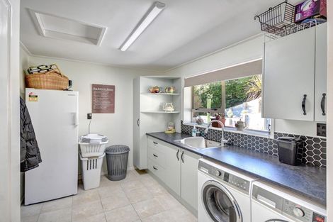 Photo of property in 76 Greenwich Street, Waihola, Milton, 9073