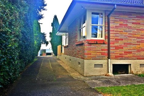 Photo of property in 128 Avondale Road, Avondale, Auckland, 1026