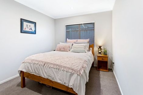 Photo of property in 5 Catlins Place, Fairview Heights, Auckland, 0632