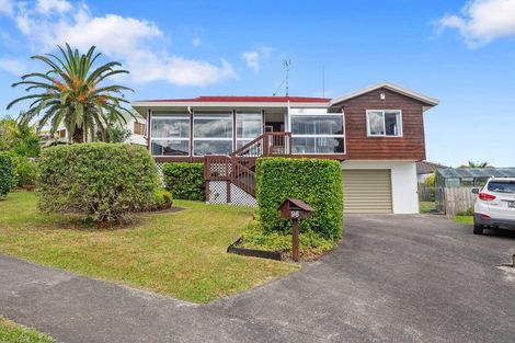 Photo of property in 96 Unsworth Drive, Unsworth Heights, Auckland, 0632