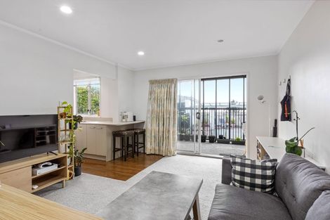 Photo of property in 278 Whangaparaoa Road, Red Beach, 0932