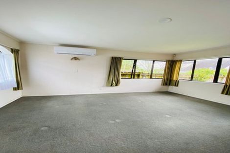 Photo of property in 2/10 Wilisa Rise, Goodwood Heights, Auckland, 2105