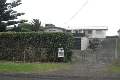 Photo of property in 6 Groves Road, Raumati Beach, Paraparaumu, 5032