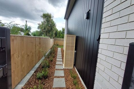 Photo of property in 9/23 Awaroa Road, Sunnyvale, Auckland, 0612