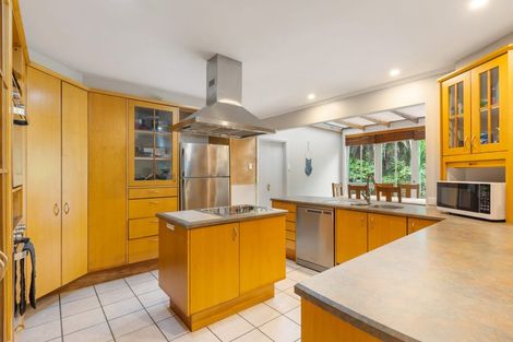 Photo of property in 31 Napuka Road, Henderson Valley, Auckland, 0612