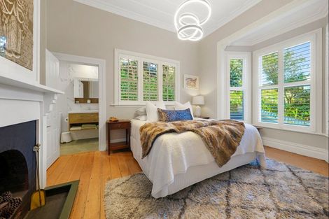 Photo of property in 36 Queen Street, Northcote Point, Auckland, 0627