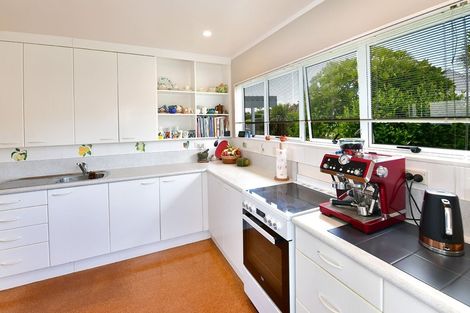 Photo of property in 104 Pacific Parade, Army Bay, Whangaparaoa, 0930