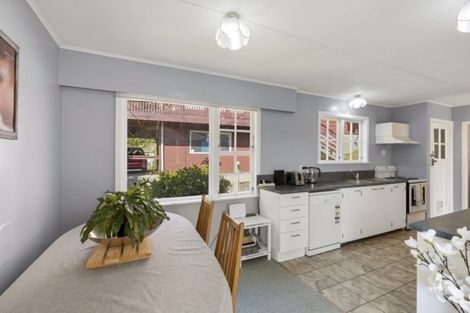 Photo of property in 17 Holmes Grove, Naenae, Lower Hutt, 5011