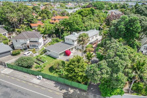 Photo of property in 85 Ludlam Crescent, Woburn, Lower Hutt, 5010