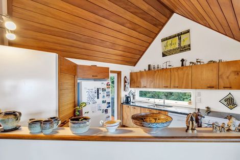 Photo of property in 1/51 Quinns Road, Waiatarua, Auckland, 0612