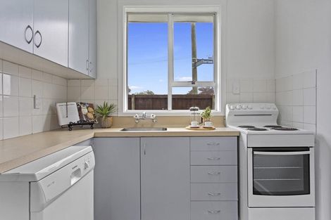 Photo of property in 2 Fulham Street, Islington, Christchurch, 8042