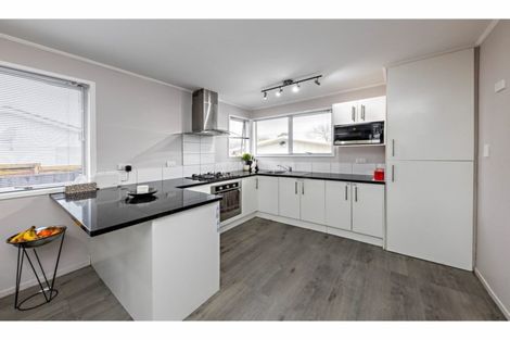 Photo of property in 11 Hinton Place, Weymouth, Auckland, 2103