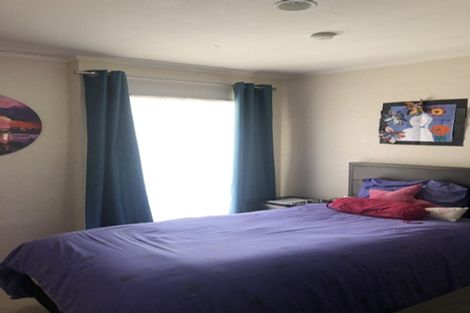 Photo of property in 44a De Havilland Drive, Goodwood Heights, Auckland, 2105