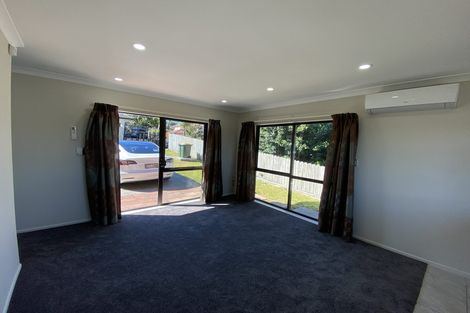 Photo of property in 32 Piper Place, Goodwood Heights, Auckland, 2105