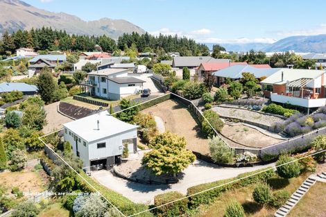 Photo of property in 16 Plantation Road, Wanaka, 9305