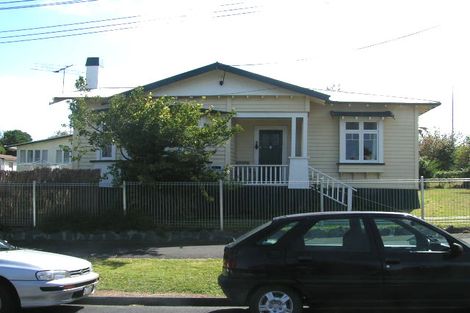 Photo of property in 1/21 Seaview Avenue, Northcote, Auckland, 0627