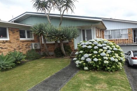 Photo of property in 2/7 Queen Street, Papakura, 2110