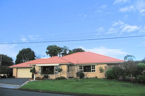 Photo of property in 18 Hira Street, Waikanae, 5036