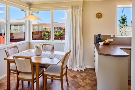 Photo of property in 22 Reese Jones Grove, Maungaraki, Lower Hutt, 5010