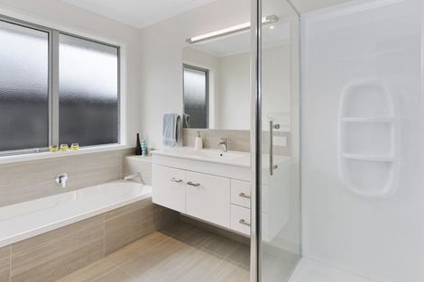 Photo of property in 31 Leet Crescent, Papamoa Beach, Papamoa, 3118