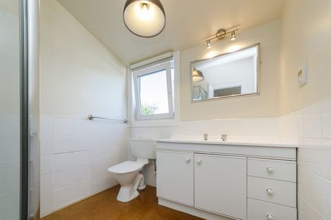 Photo of property in 27 Springdale Grove, Fitzherbert, Palmerston North, 4410