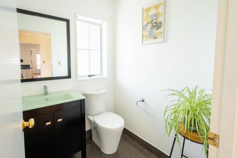 Photo of property in 2 Rosebank Avenue, Kelvin Grove, Palmerston North, 4414