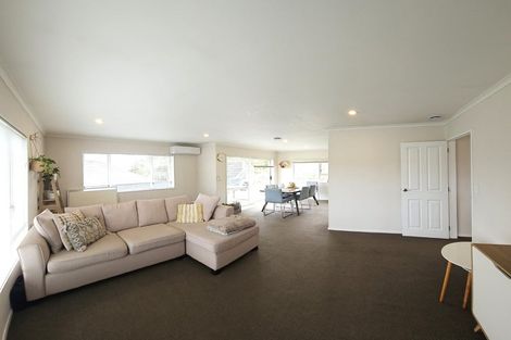 Photo of property in 93a Taylor Terrace, Tawa, Wellington, 5028