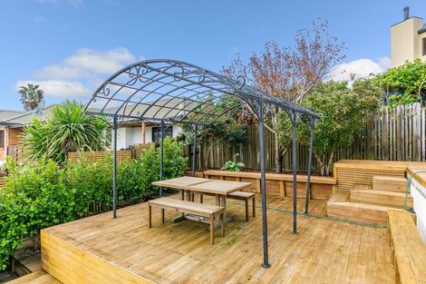 Photo of property in 4 Shannon Place, Torbay, Auckland, 0630