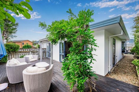 Photo of property in 18 Robert Grove, Paraparaumu, 5032