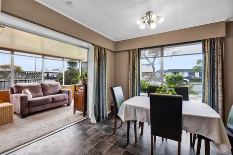 Photo of property in 5 Green Lane, Hawera, 4610