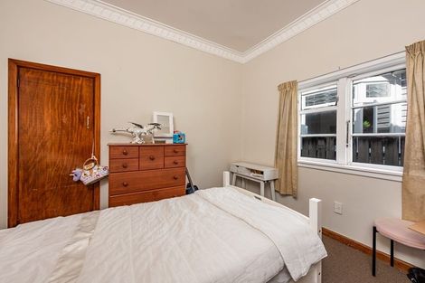 Photo of property in 137 Whites Line East, Waiwhetu, Lower Hutt, 5010