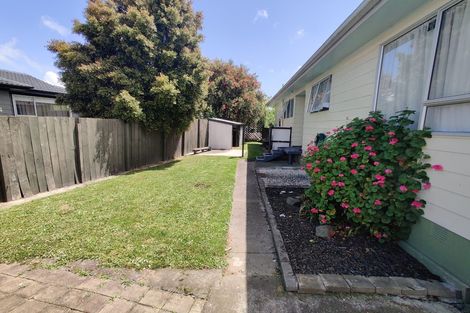 Photo of property in 18 Lipton Grove, Opaheke, Papakura, 2113