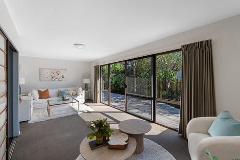 Photo of property in 2/5 Hanlon Crescent, Narrow Neck, Auckland, 0624