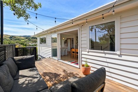 Photo of property in 19 Kereru Bend, Tawa, Wellington, 5028