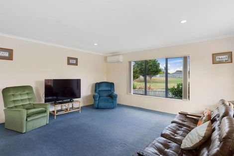 Photo of property in 62 Katerini Grove, Papamoa Beach, Papamoa, 3118