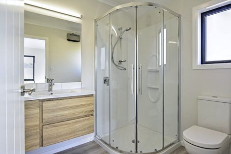 Photo of property in 14 Van Baarle Close, Carterton, 5713