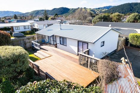 Photo of property in 5 Spackman Crescent, Paraparaumu, 5032