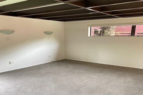 Photo of property in 2/618 Glenfield Road, Bayview, Auckland, 0629