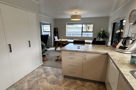 Photo of property in 5 Oriwa Street, Waikanae, 5036