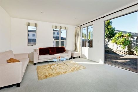 Photo of property in 1/32 Fields Parade, Oteha, Auckland, 0632